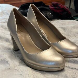 Naturalized 8 wide  Women's Gold Pumps